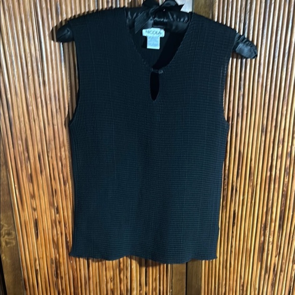 NICOLA Black Sleeveless Knit Tank Top